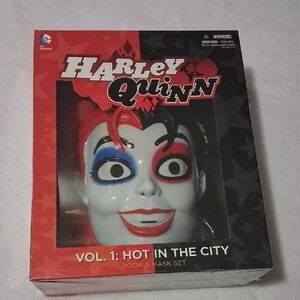 Harley Quinn Book & Mask Set - Red, Blue, Black